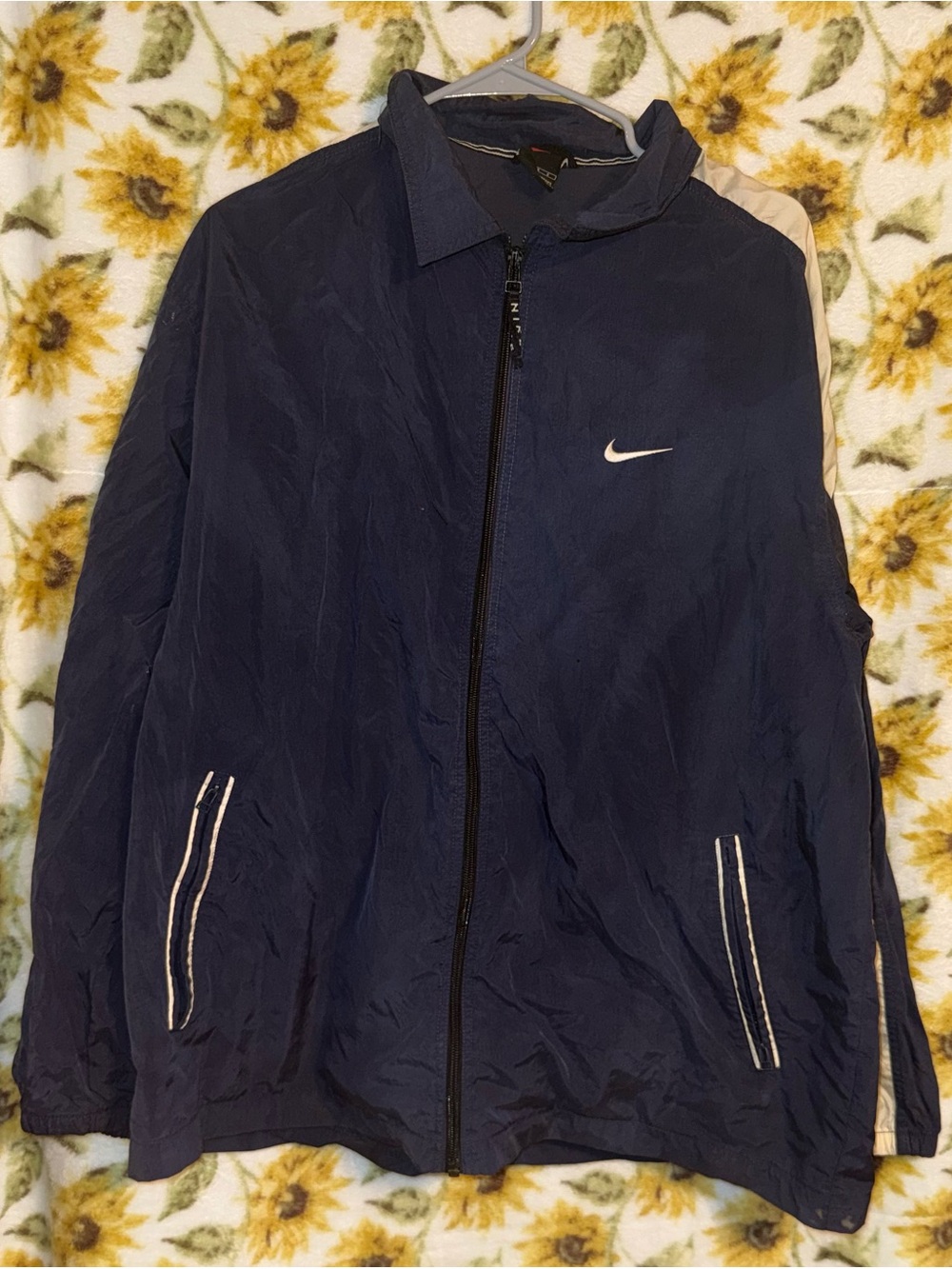 Vintage Nike size large men’s navy windbreaker jacket